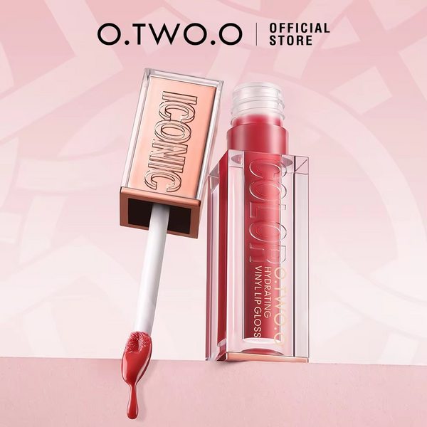 O.TWO.O Luminous Glow: Long-Lasting Moisturizing Lip Gloss